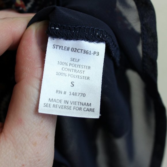 ✨ Closet Refresh - Sienna Sky Navy Floral Tank Top - Picture 3 of 4